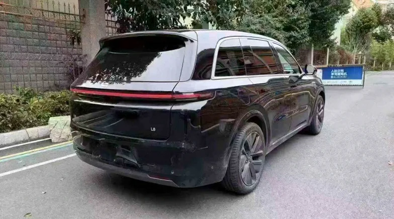 理想L8 内饰前排