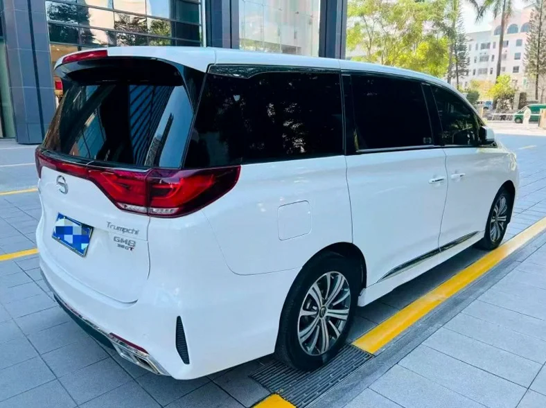 传祺M8 内饰前排