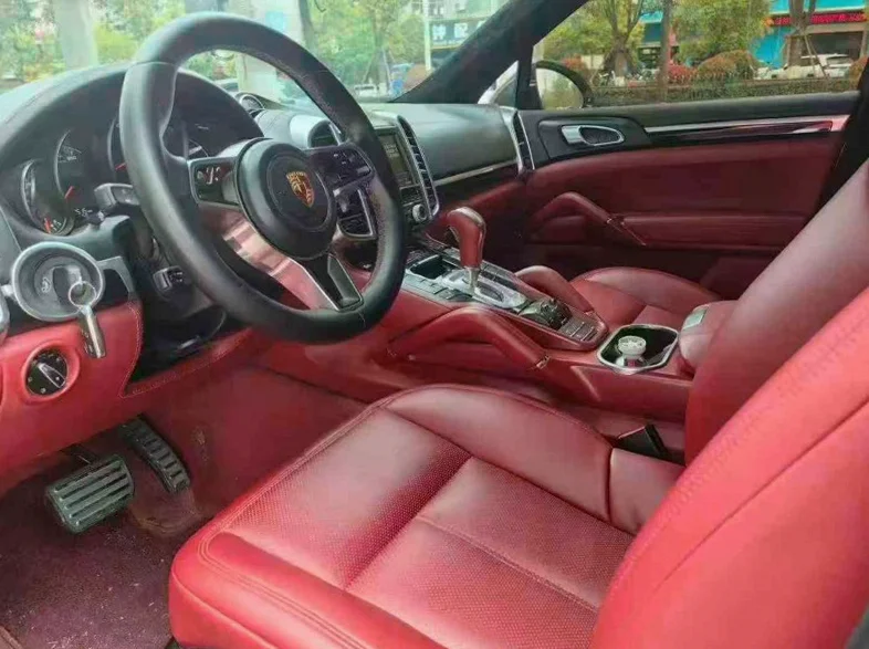 保时捷Macan 后面外观一