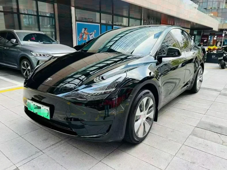 特斯拉MODEL 正面外观三