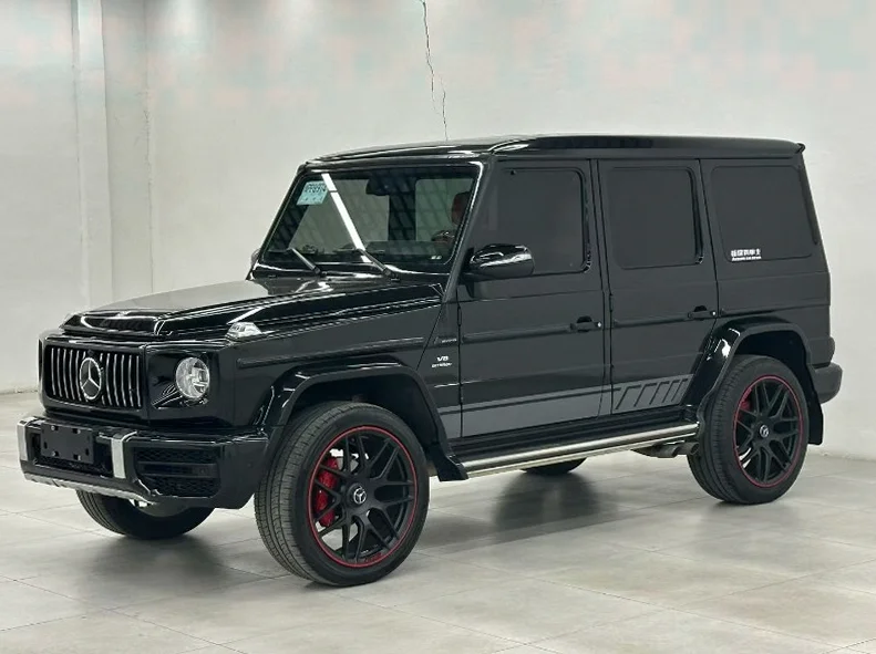 奔驰G 正面外观二