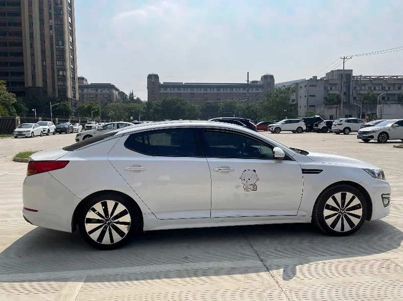 起亚K5 后面外观三