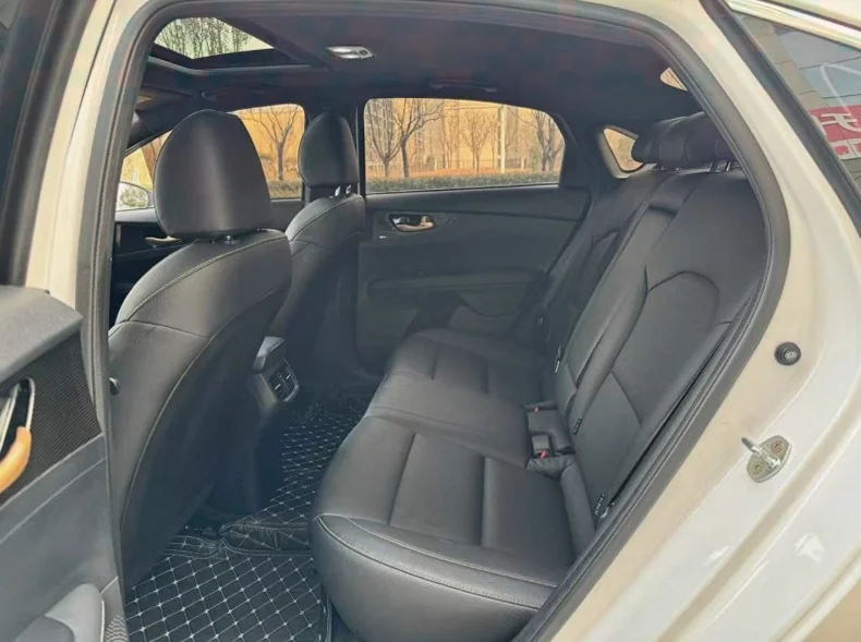 起亚K3 后面外观三