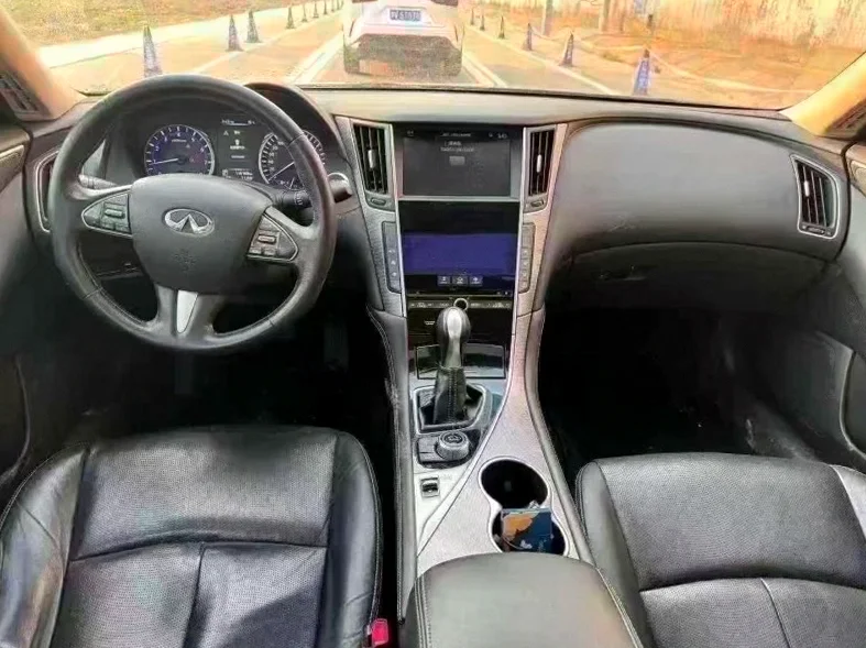 英菲尼迪Q50L 后面外观一