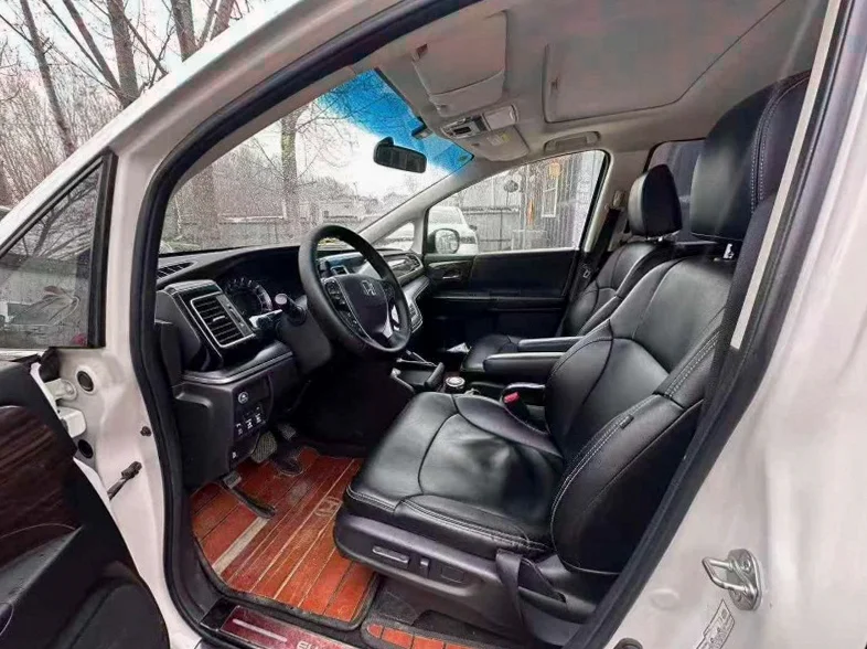 本田艾力绅 后面外观一