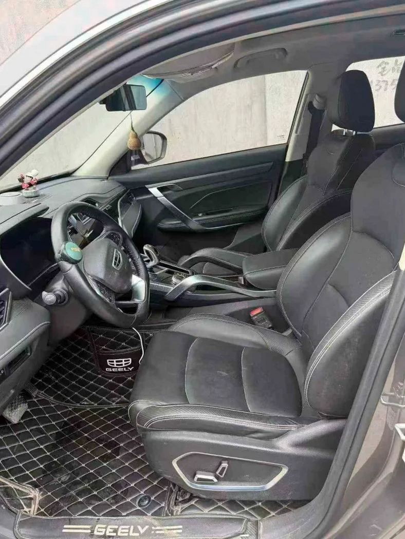 吉利博越 后面外观一