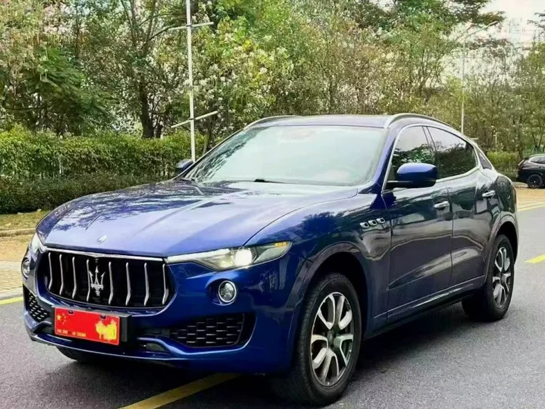 玛莎拉蒂Levante 正面外观三