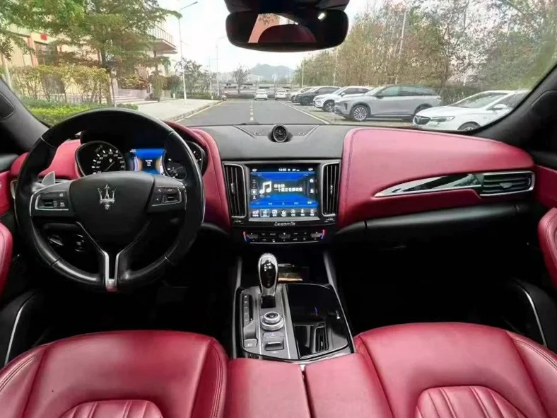 玛莎拉蒂Levante 后面外观二