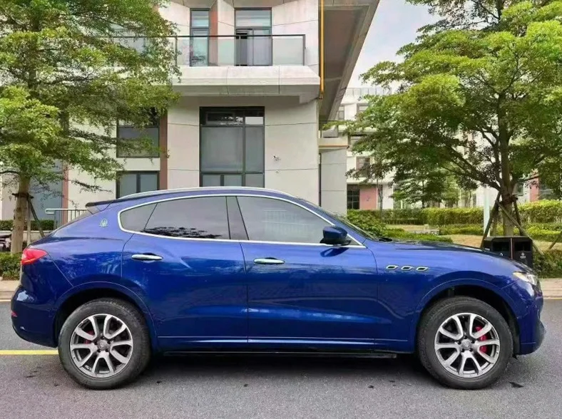 玛莎拉蒂Levante 驾驶室