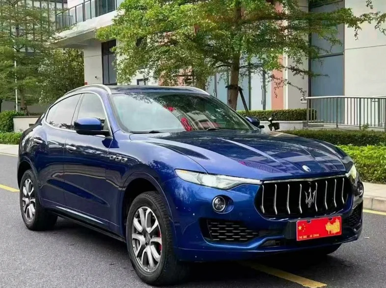 玛莎拉蒂Levante 正面外观二