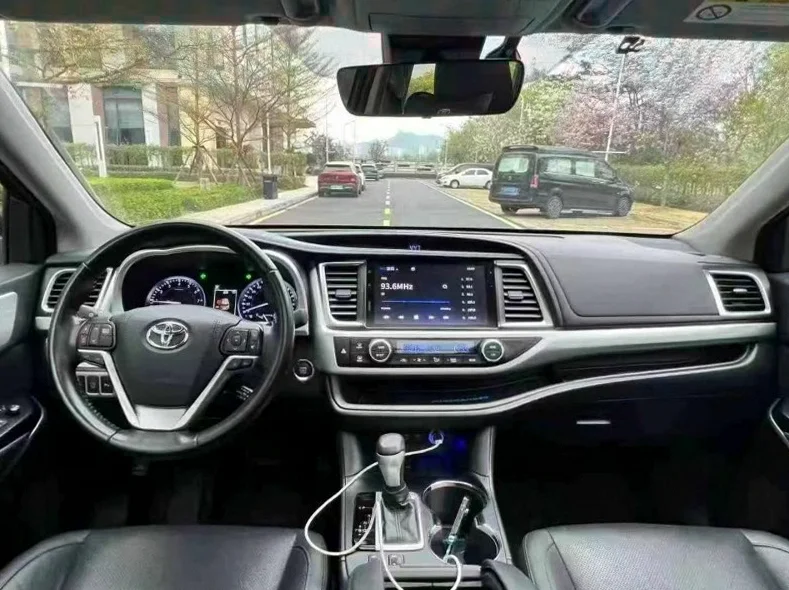 丰田汉兰达 内饰前排