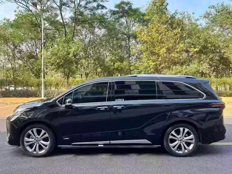 丰田塞纳 内饰后排