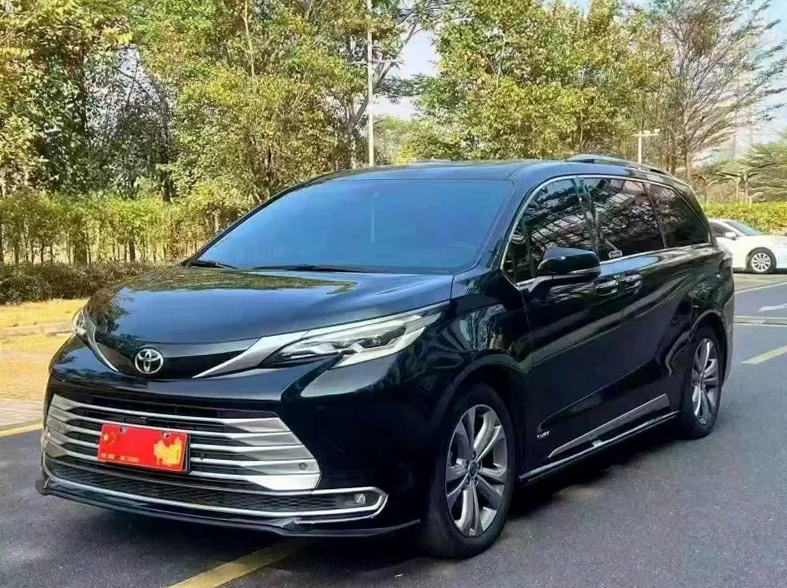 丰田塞纳 正面外观三