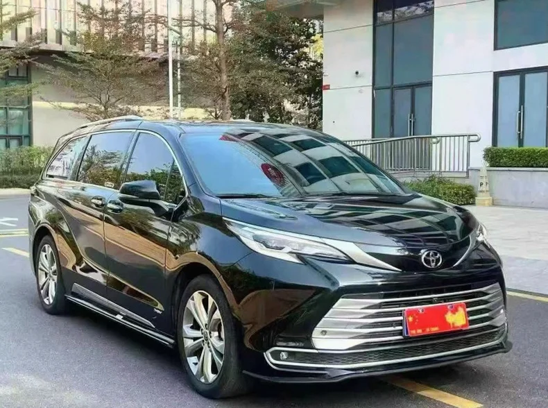 丰田塞纳 正面外观二