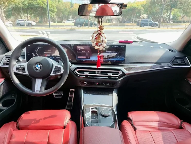 宝马3系 后面外观一