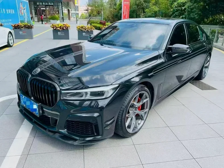 宝马7系 正面外观三