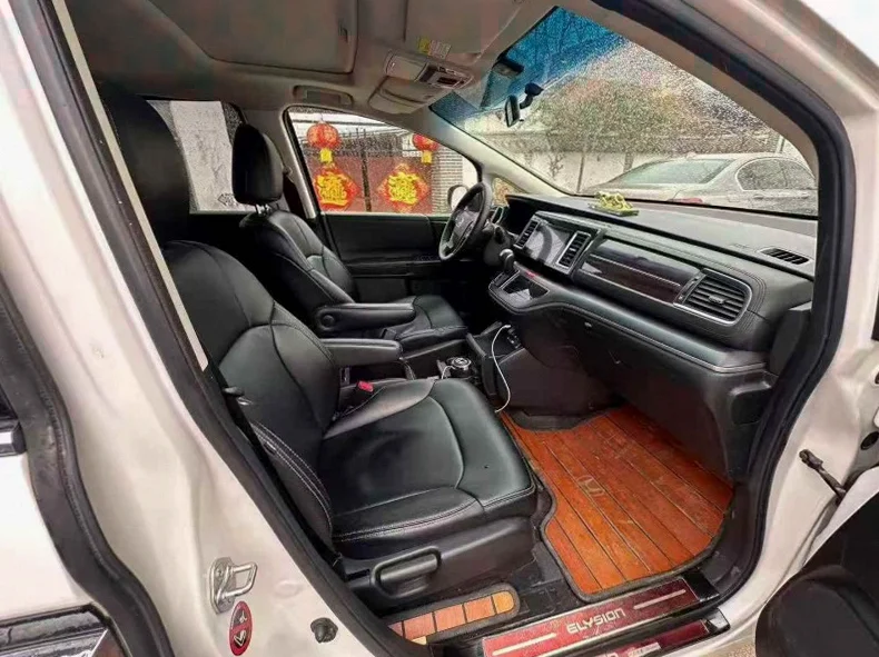 本田艾力绅 后面外观二