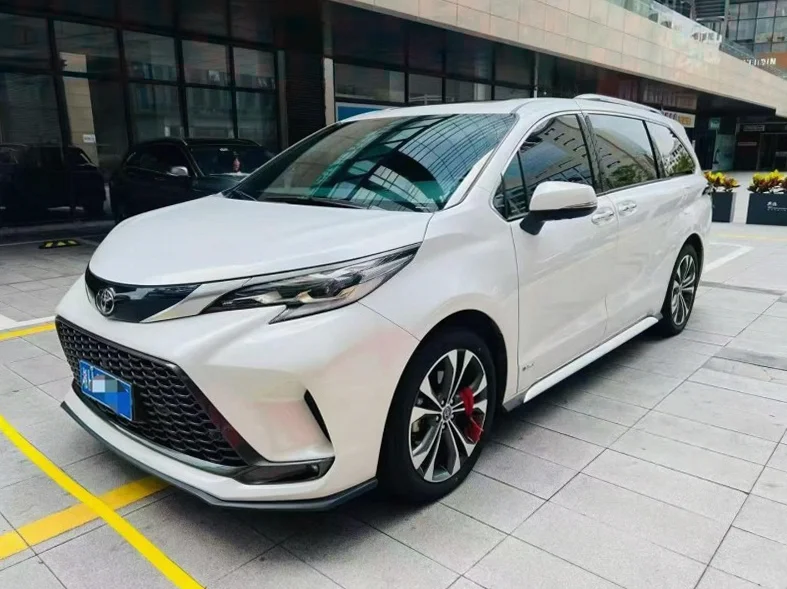 丰田塞纳 正面外观三