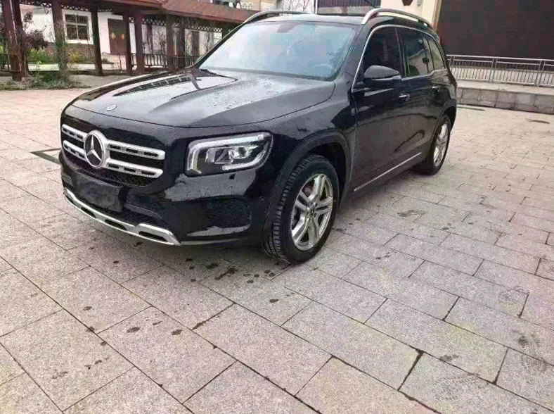 奔驰GLB 正面外观二