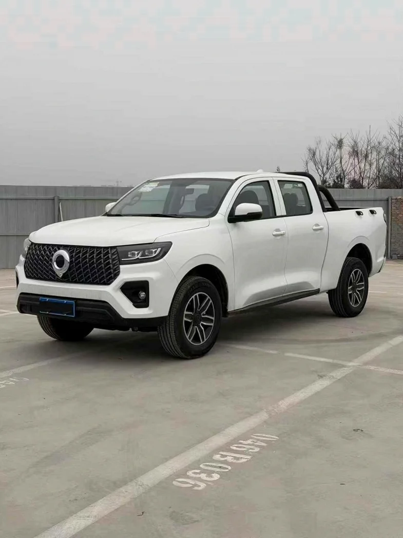 长城汽车炮 正面外观三