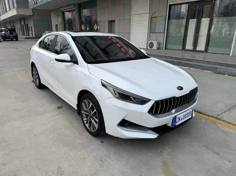 起亚K3 正面外观三