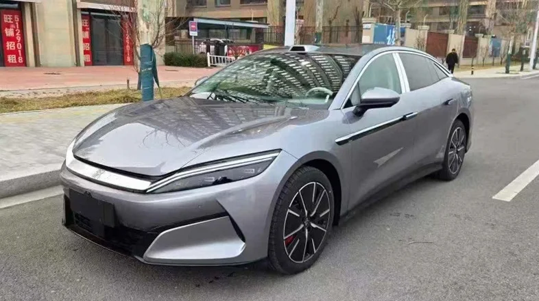 比亚迪汉 正面外观二