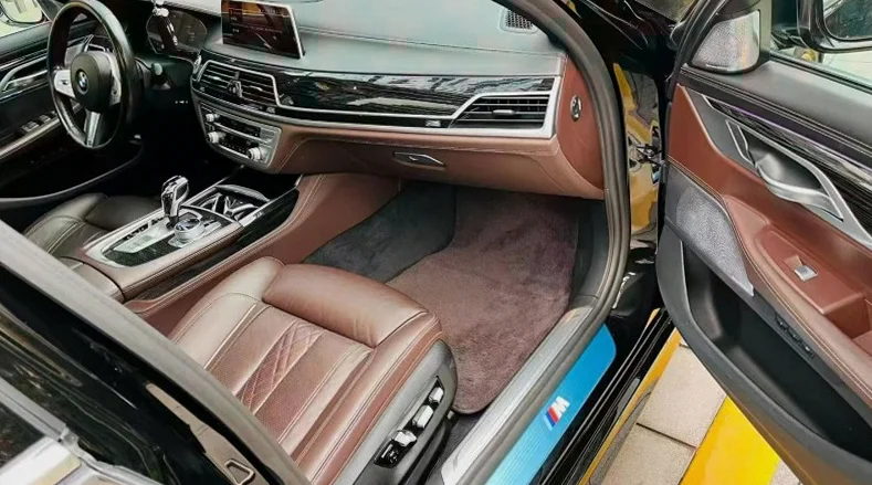 宝马7系 内饰前排