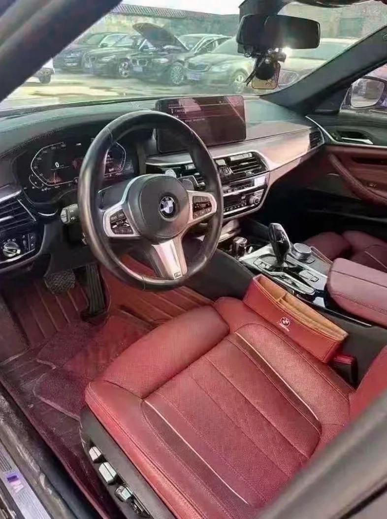 宝马5系 后面外观一