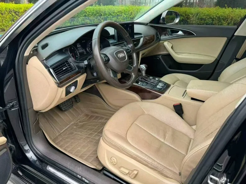 奥迪A6L 内饰前排