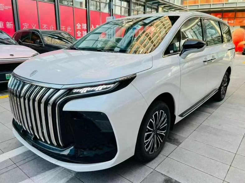 风行东风 正面外观三