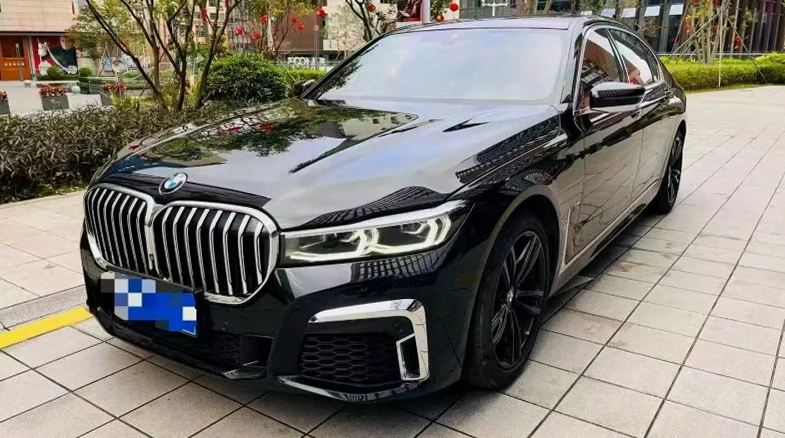 宝马7系 正面外观三