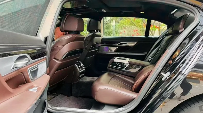 宝马7系 后面外观三