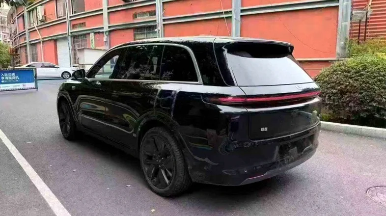 理想L8 内饰后排