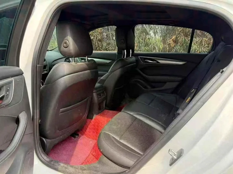 凯迪拉克CT5 正面外观三