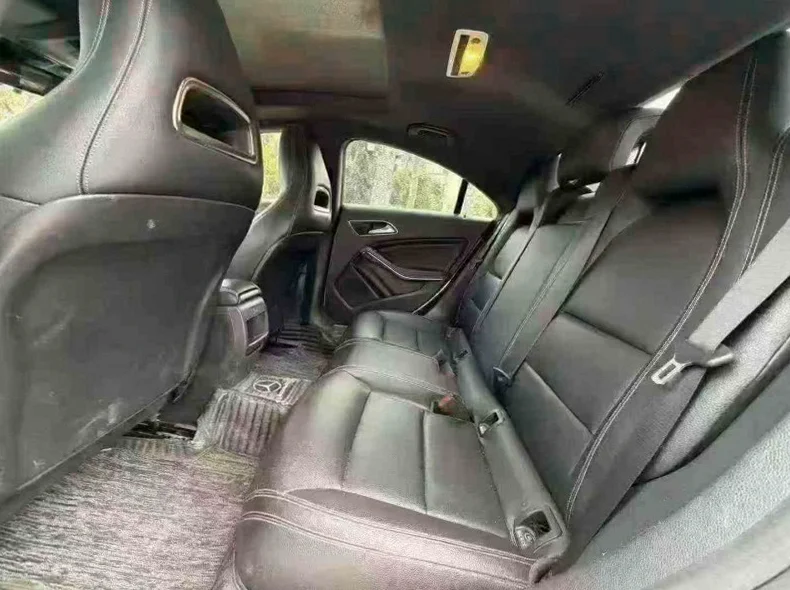 奔驰CLA 后面外观一