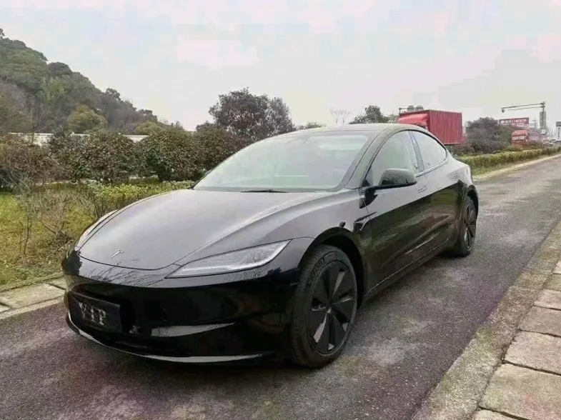 特斯拉MODEL 正面外观三