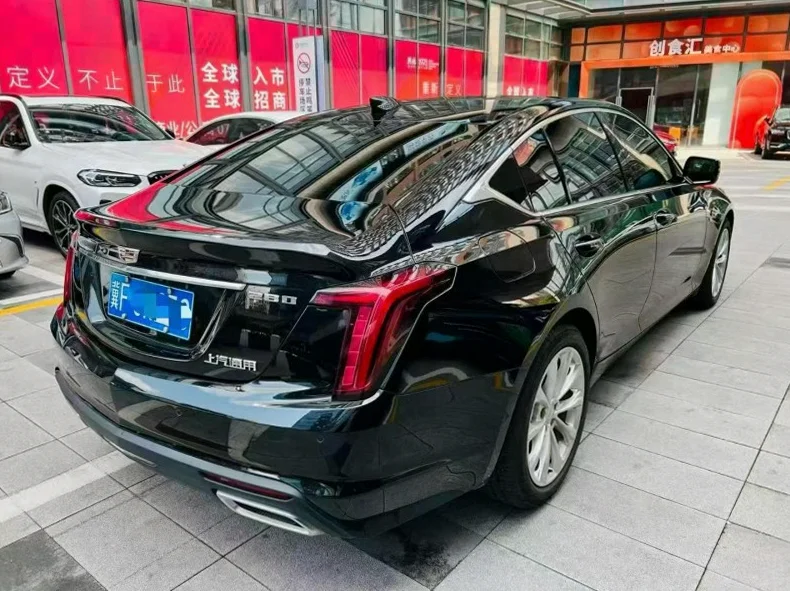 凯迪拉克CT5 内饰后排