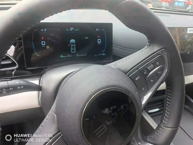 比亚迪海豹 后面外观一