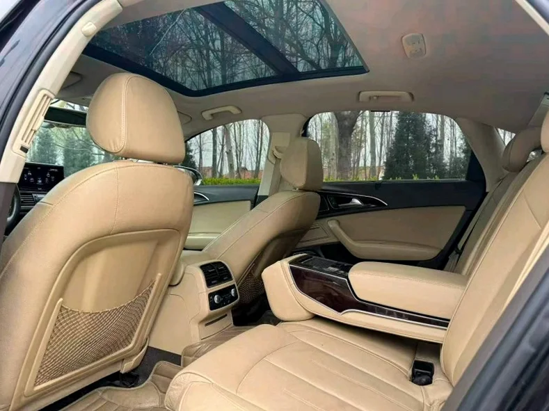 奥迪A6L 内饰后排