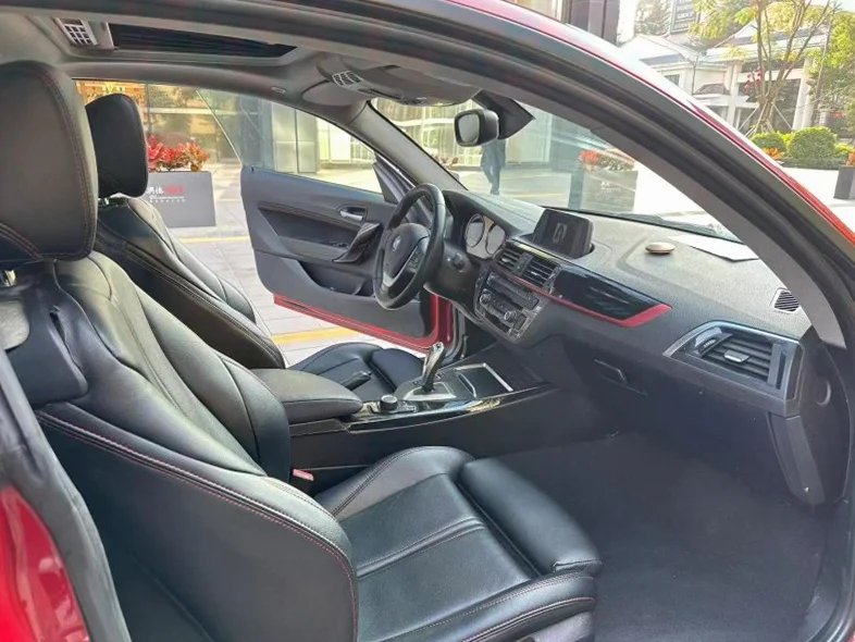 宝马2系 后面外观三