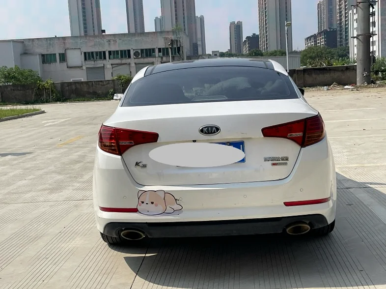 起亚K5 后面外观一