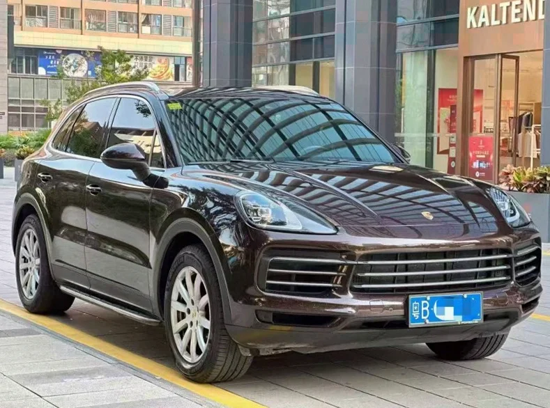 保时捷卡宴 正面外观二