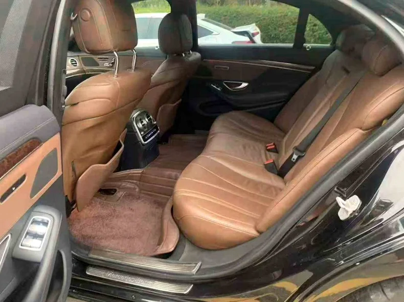 奔驰S 后面外观二