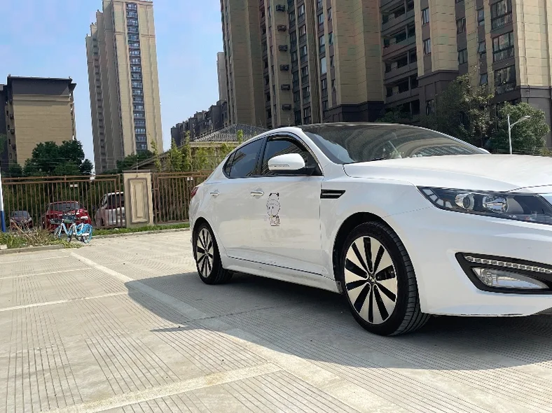 起亚K5 正面外观三