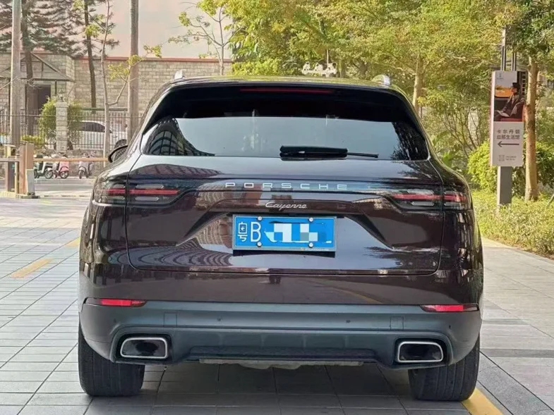 保时捷卡宴 驾驶室