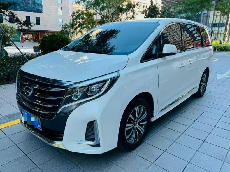 传祺M8 正面外观三