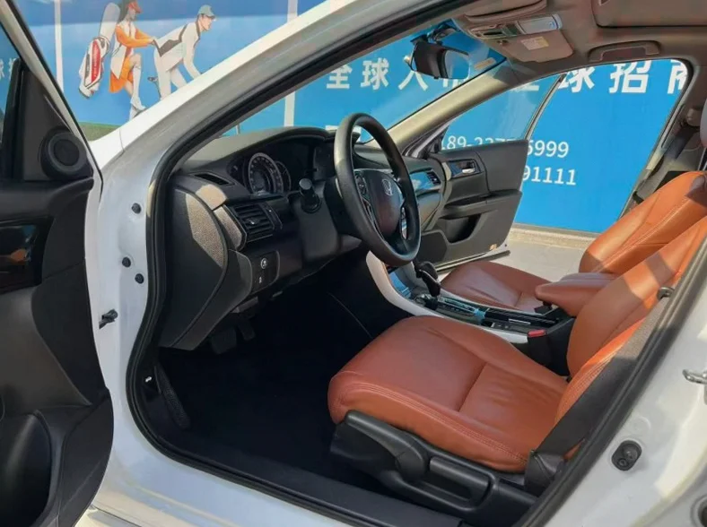 本田雅阁 后面外观三