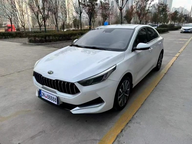 起亚K3 正面外观二