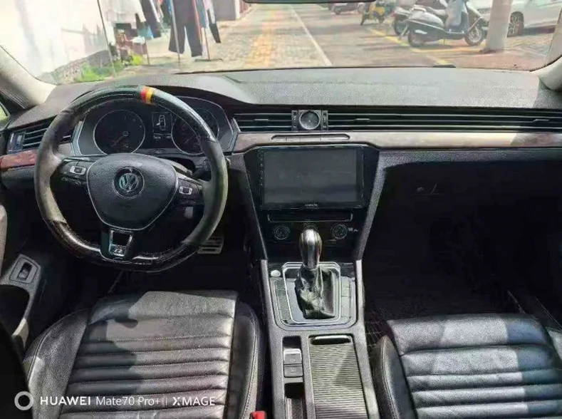 大众迈腾 后面外观一