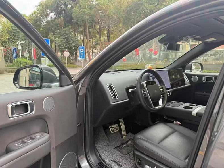 理想L6 后面外观一